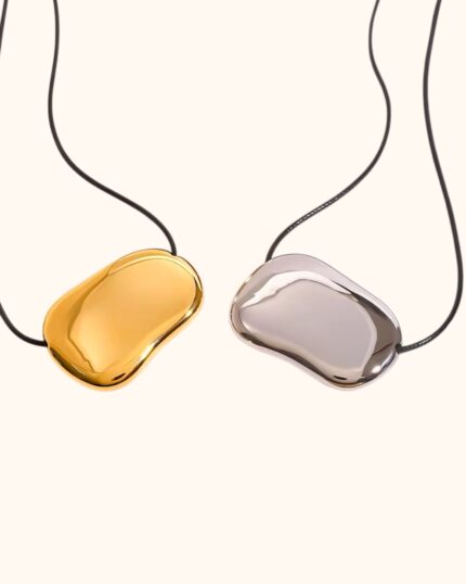 FLUID FORM NECKLACE